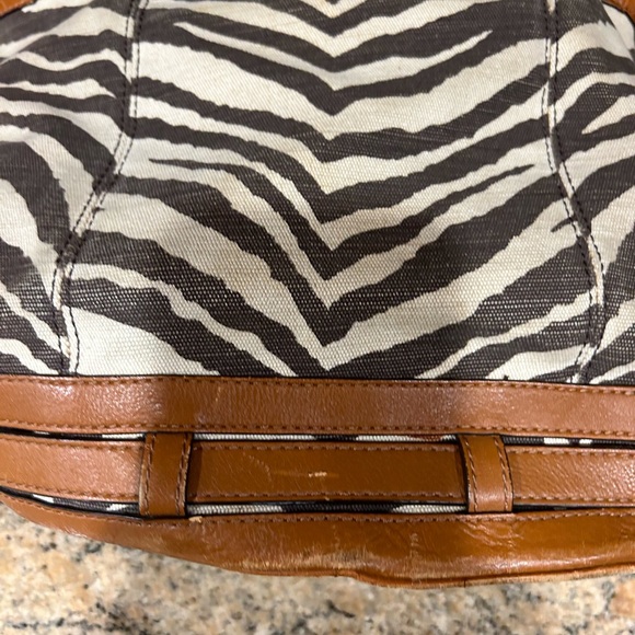 Michael Kors zebra canvas and leather bucket purse - Picture 4 of 5